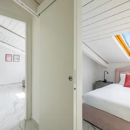 Sloping Roof In The Center Of