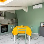 Sloping Roof In The Center Of
