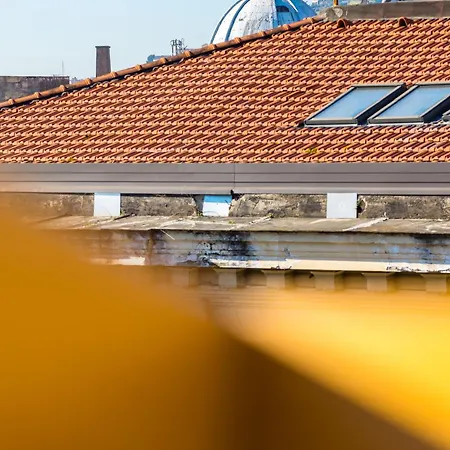 Sloping Roof In The Center Of Apartman Nápoly